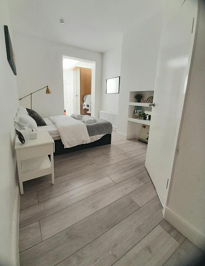 3Br 3Privateensuite - Close To Station - Parking Upon Request Эджвар Экстерьер фото