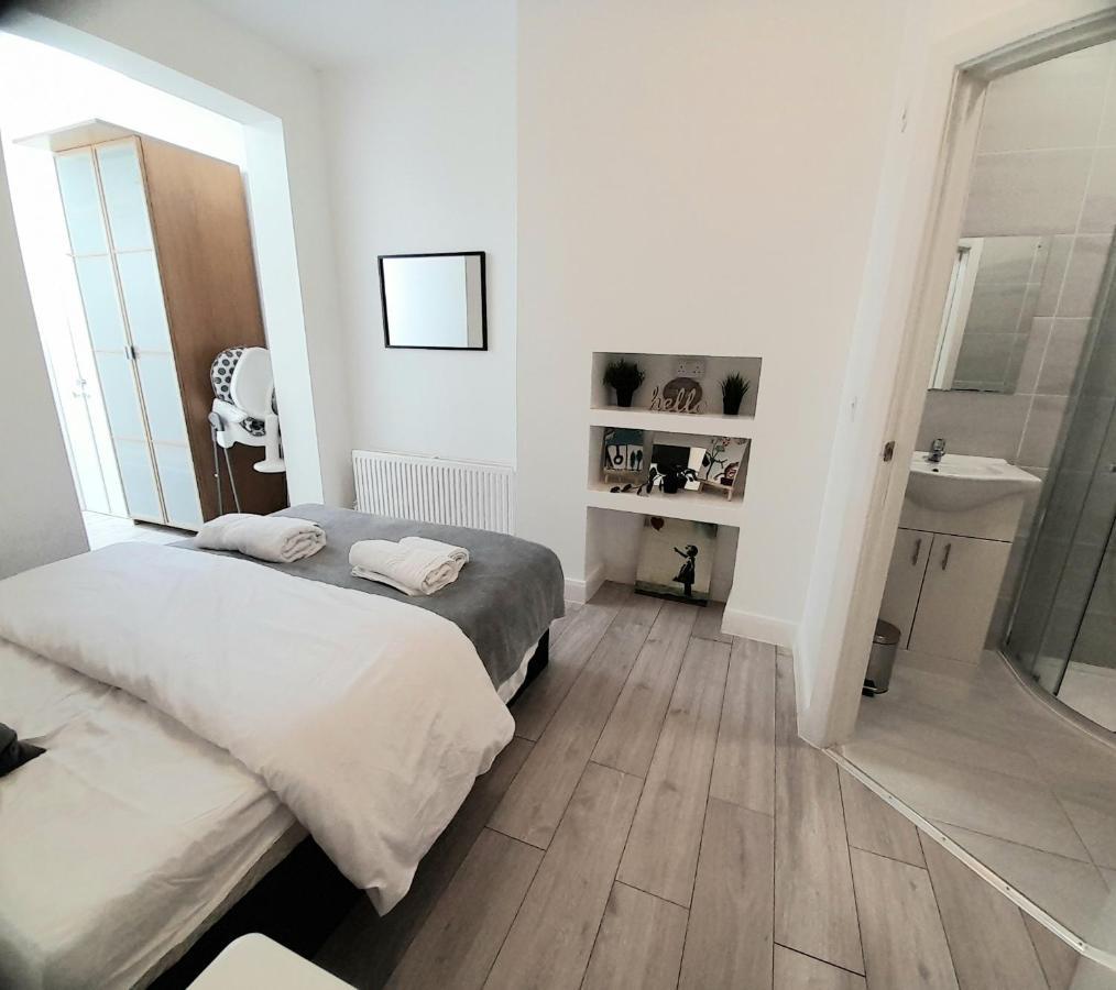 3Br 3Privateensuite - Close To Station - Parking Upon Request Эджвар Экстерьер фото