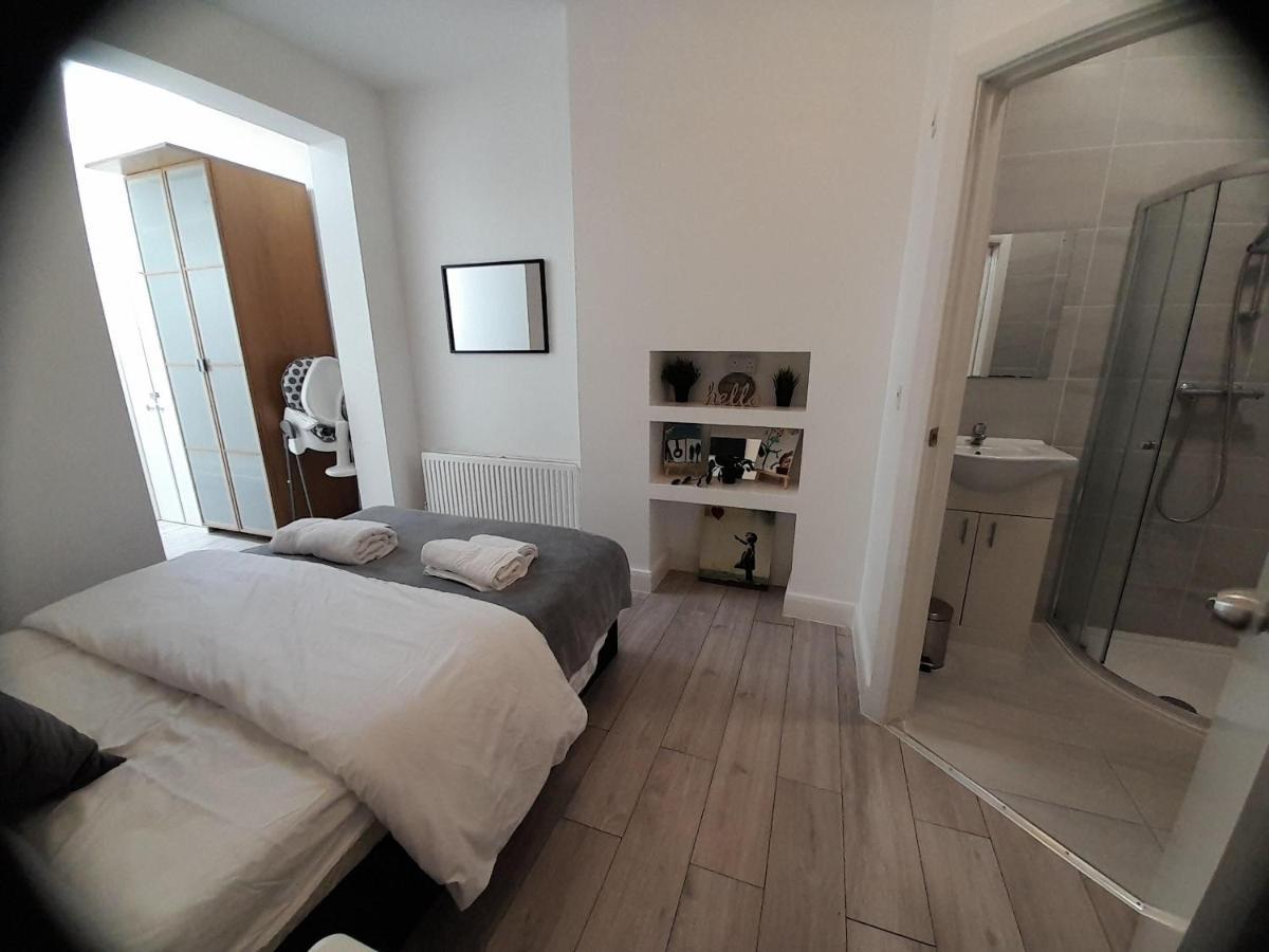 3Br 3Privateensuite - Close To Station - Parking Upon Request Эджвар Экстерьер фото